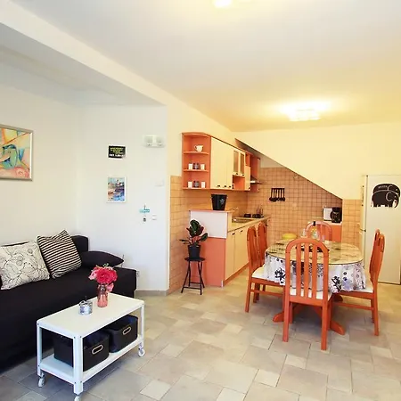 Apartament Navita *